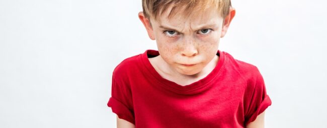 Bambini aggressivi_1280x500 Bambino con sguardo aggressivo e arrabbiato