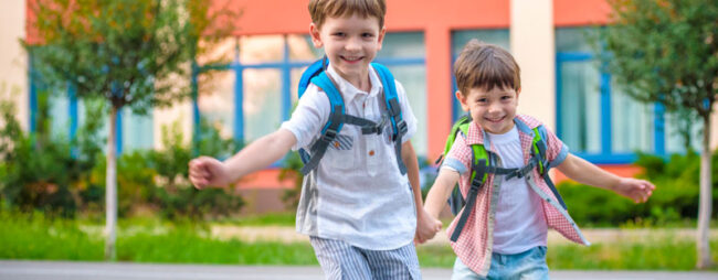 Titolo-rientro-a-scuola-2_800x312 Bambini felici di andare a scuola senza ansia, tristezza e nervosismo