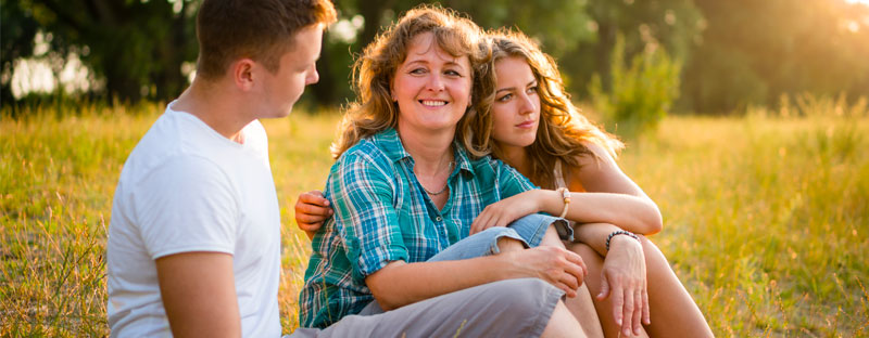 Buon Rapporto genitori e figli: mamma e figli insieme sereni