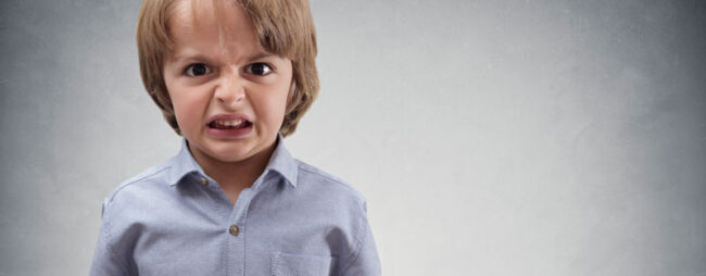 titolo-Bambini che Picchiano, Lanciano oggetti e Urlanoe_800x312 Bambino arrabbiato e aggressivo
